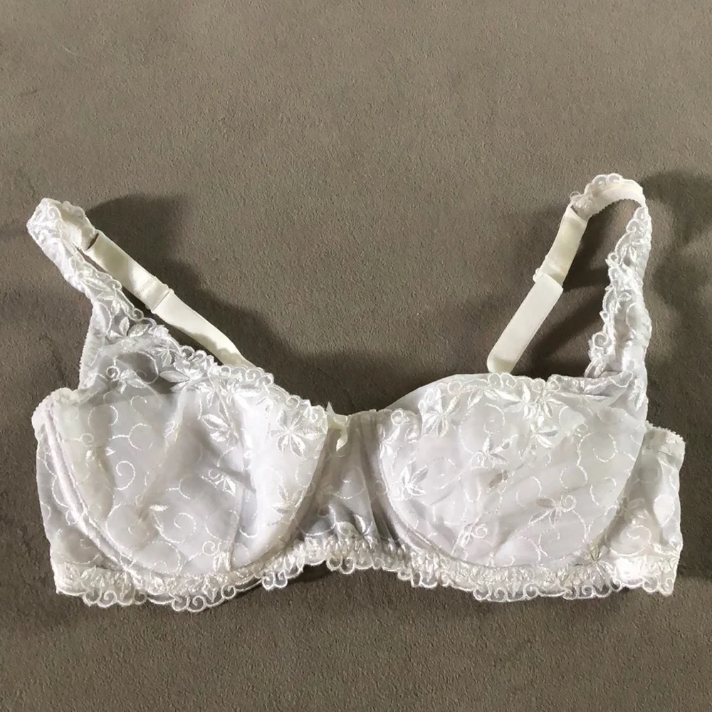 Fashion Bug Bra Women's size 36D White Lace Underwire‎ Padded